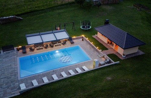 Slunj Haus | Wunderschönes Haus in Slunj mit Küche