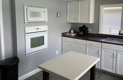 Howe Haus | Gorgeous Lakefront Home! Amazing views, outdoor dining and close to Shipshewana.