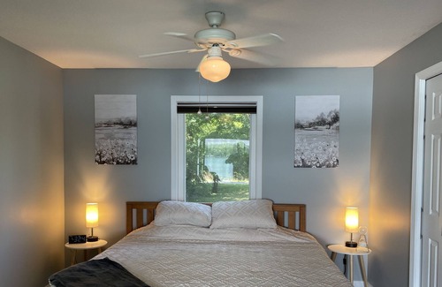 Howe Haus | Gorgeous Lakefront Home! Amazing views, outdoor dining and close to Shipshewana.