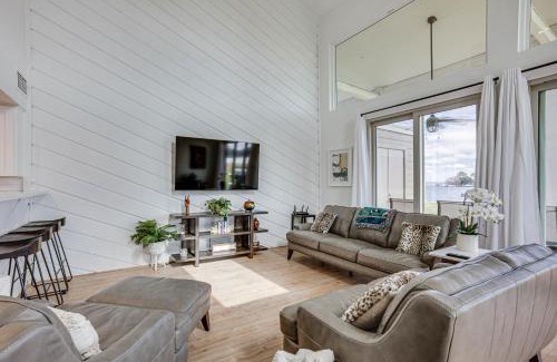 April Sound Haus | Gorgeous Lakefront Townhome with Pool Access and Views