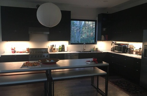 Harbert Haus | Gorgeous new house - minutes from the beach!