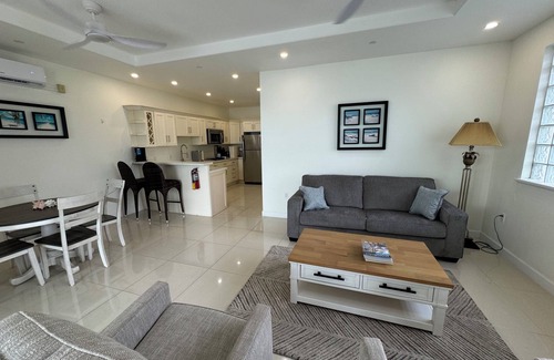 Bodden Town Eigentumswohnung | Gorgeous Ocean Front Sea Palm Villa #1
