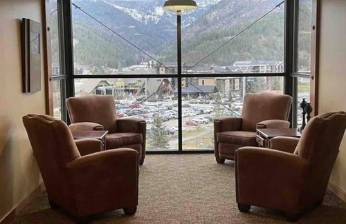 Kellogg Eigentumswohnung | Gorgeous Penthouse w/Views! Sleeps 4. Comfy and Cozy