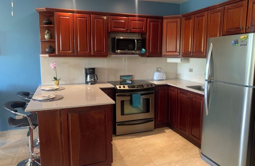 Coco Sunset Hills Eigentumswohnung | Gorgeous Poolside Condo w/ Rooftop Deck - blocks from the beach -