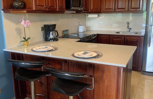 Coco Sunset Hills Eigentumswohnung | Gorgeous Poolside Condo w/ Rooftop Deck - blocks from the beach -