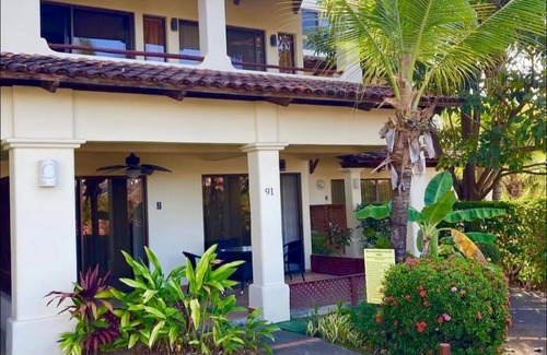 Coco Sunset Hills Eigentumswohnung | Gorgeous Poolside Condo w/ Rooftop Deck - blocks from the beach -