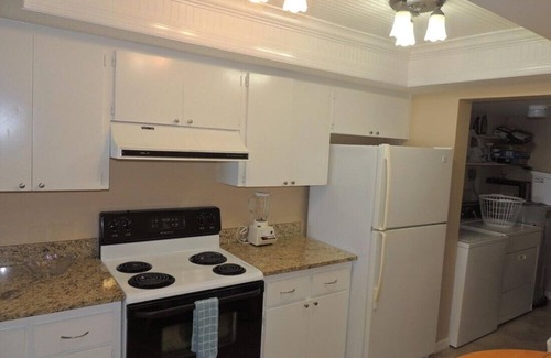 Crescent Beach Eigentumswohnung | DIRECT OCEANFRONT! Schritte zum Strand! Ocean Beach Villas Einheit 302