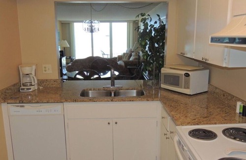 Crescent Beach Eigentumswohnung | DIRECT OCEANFRONT! Schritte zum Strand! Ocean Beach Villas Einheit 302