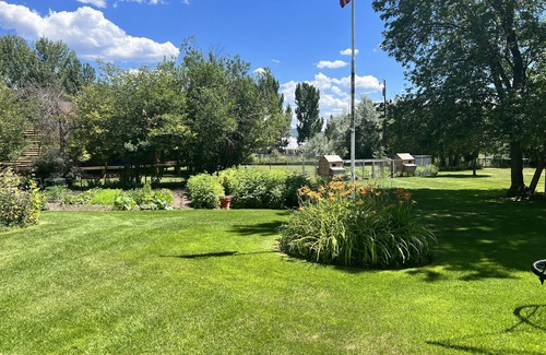 Midway Haus | Gorgeous Remodeled Farmhouse tucked in a quiet cul de sac on 1/2 acre