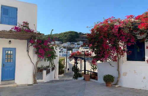Exo Gonia Villa | Gorgeous Santorini Villa | 2 Bedrooms | Villa Illumi | Spacious Terrace with Courtyard Views | Exo Gonia
