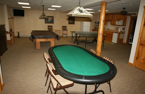 Indian Shores Kabine | Wunderschönes, geräumiges Log Lake Home - herrliche Aussicht auf 285 Meter des Lake Shore!