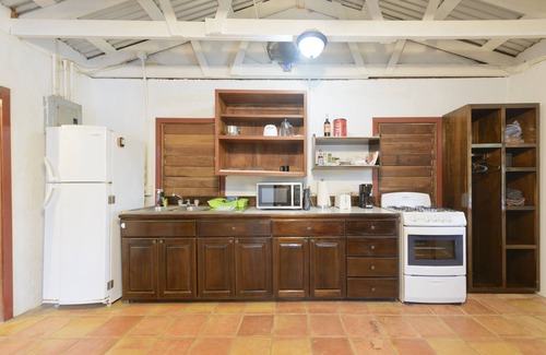 Hopkins Kabine | Gorgeous Studio Cabin located on the tropical Banks of the Sittee River