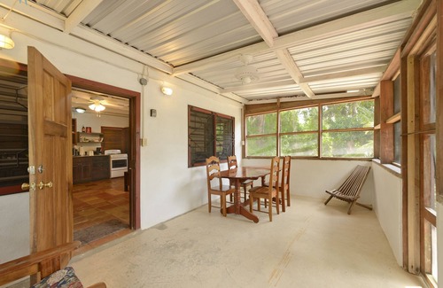 Hopkins Kabine | Gorgeous Studio Cabin located on the tropical Banks of the Sittee River