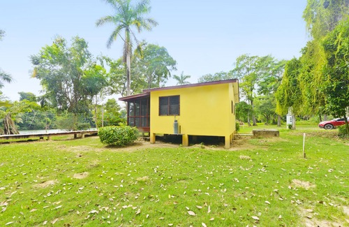 Hopkins Kabine | Gorgeous Studio Cabin located on the tropical Banks of the Sittee River