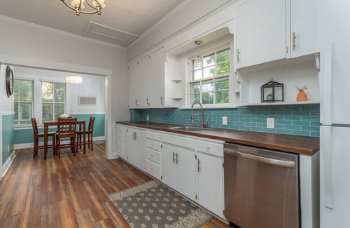 Lebanon Haus | Gorgeous Victorian home 40min from Lake Ozarks!!