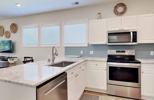 Litchfield by the Sea Eigentumswohnung | Gorgeous View of Osprey Lake & Near pool & Beach at Litchfield by the Sea