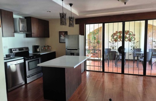 Ciudad Cariari Haus | Eine schöne Villa, Pool und zusätzlicher Whirlpool, 5 oder 7 Schlafzimmer nach Wahl