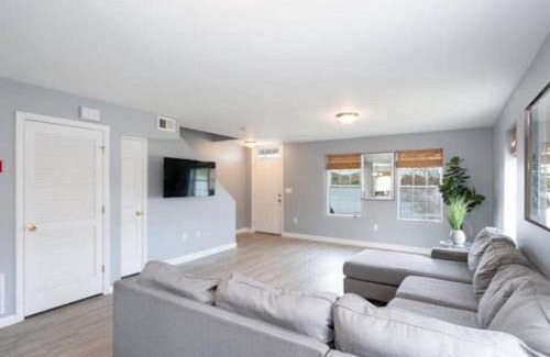 Fair Haven Wohnung | Gorgeous Waterfront 2:1 - 2 houses in 1 building.