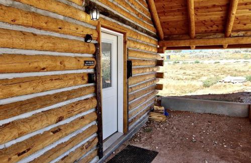 Blanding Haus | Gorgeous Wooden Rustic Cabin in Blanding, Utah