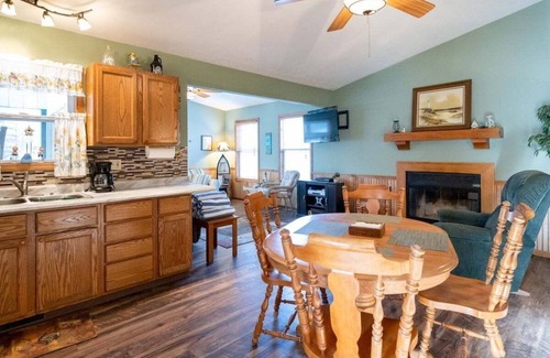 Saugatuck Hütte | Goshorn Lake Resort Cottage #22