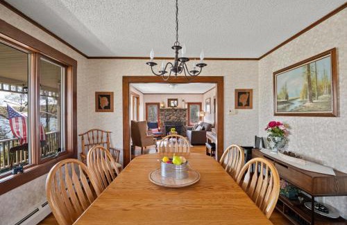 East Hampton Haus | Grammy's Famous Lake House Retreat