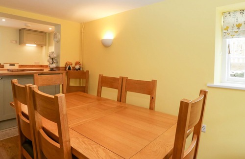 Warminster Hütte | GRANARY COTTAGE, family friendly, with open fire in Warminster