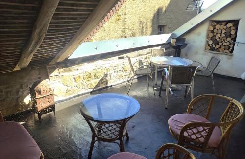 Saint-Lothain Haus | Grand appartement 3 étoiles avec terrasse dans maison vigneronne 18éme siècle