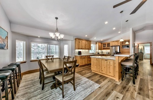 Pioneer Trail Kabine | Grand Cabin Paradise - Beautiful Yard, BBQ, Forest