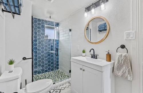 Williams Haus | Grand Canyon Ranch Home - Western History - Big city lot - AC!