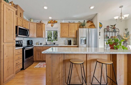 Williams Haus | Grand Canyon Retreat w/Hot Tub,Fire Pit, laundry, and view. Private & Secluded