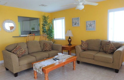 Bodden Town Eigentumswohnung | Grand Cayman - Luxus-Apartment mit 2 Schlafzimmern und 2 Badezimmern, wundervolle Terrasse mit Meerblick