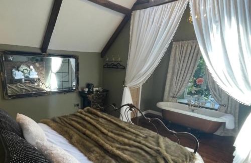 Bromsash Villa | Grand Georgian Villa and Coach House Sleeps 18 Guests Dogs Welcome