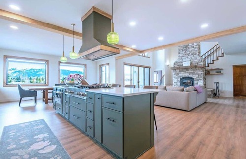 Driggs Haus | Grand Horizon Retreat - 7 Bdrm Luxury Home