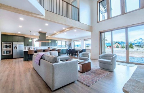 Driggs Haus | Grand Horizon Retreat - 7 Bdrm Luxury Home