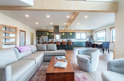 Driggs Haus | Grand Horizon Retreat - 7 Bdrm Luxury Home