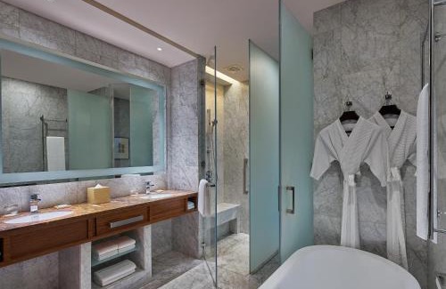 Bonifacio Global City Hotel | Grand Hyatt Manila