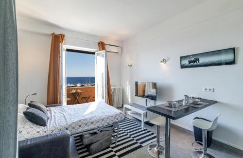 Golfe Juan Wohnung | GRAND PALAIS - Beautiful top floor studio - Sea front with AC