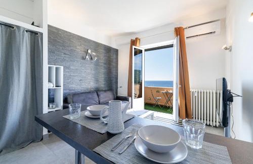 Golfe Juan Wohnung | GRAND PALAIS - Beautiful top floor studio - Sea front with AC