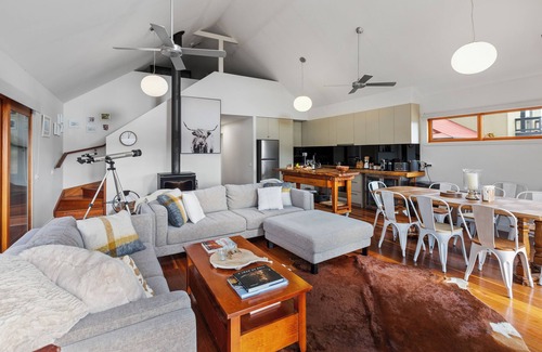 Merrijig Haus | Grand View Chalet: 4 BR, 2 BA in Merrijig, Sleeps 10
