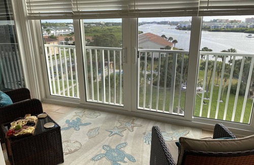 Largo Eigentumswohnung | GRAND VIEWS of the INTRACOASTAL and GULF of MEXICO, furnished, waterfront condo.