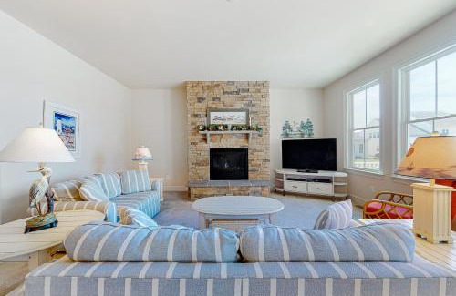 The Glade Haus | Grande at Canal Pointe 37484 Liverpool Ln