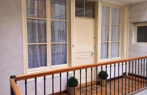 Arbois Wohnung | Grands Gîtes de charme avec jardin, lieu calme et paisible en plein coeur d'Arbois, linge inclu, lits faits à l'arrivée et ménage en fin de séjour