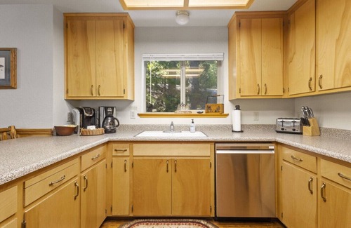 Strawberry Kabine | GRANITE- Cozy cabin steps from Stanislaus River