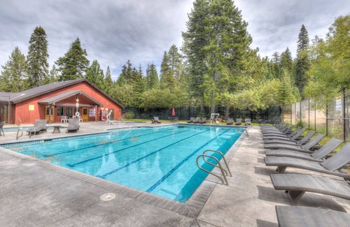 Tahoe Woods Haus | Granlibakken Retreat | Near Tahoe Beach!