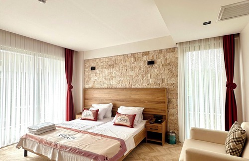 Ezine Hotel | GRAPE HOTEL