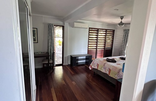 Cooktown Bed & Breakfast | Grassy Hill BnB Delightful, tropical self contained - overlooking the River.