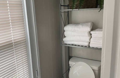 Jefferson City Hütte | Gray Suite-Walk to Carson Newman College! Smoky mountains less than 30 miles!