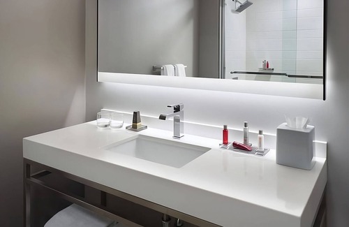 Stone Mountain Hotel | Great Amenities! Pets Allowed, Pool, Parking! Minutes to Dinosaur Explore!