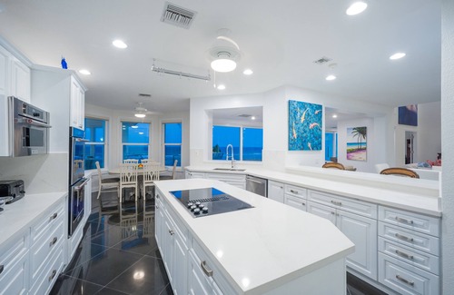 East End Haus | Great Bluff Estates: Luxusvilla mit Pool, Cabanas, mehreren Decks und tollem Schnorcheln