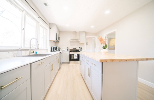 Great Falls Haus | Great Falls Modern Escape: 10BR/5BA Luxury Retreat!